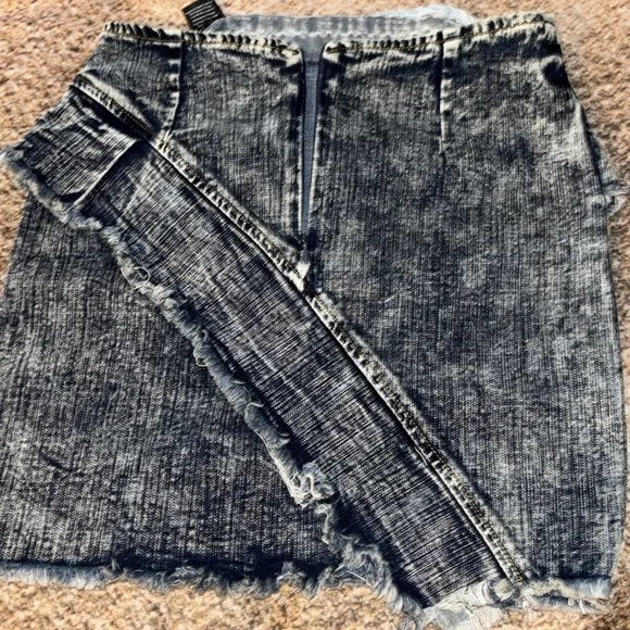 POL Denim Asymmetrical Skirt with Zipper Detail Small NWOT - Picture 3 of 8